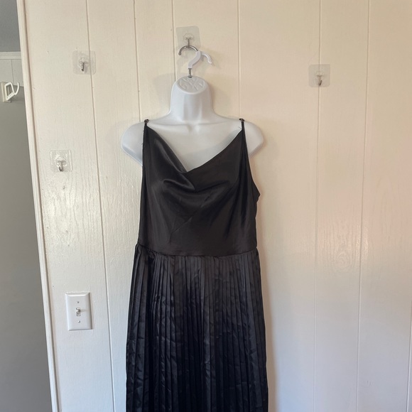 PrettyLittleThing Dresses & Skirts - Prettylittlething black pleated dress sleeveless